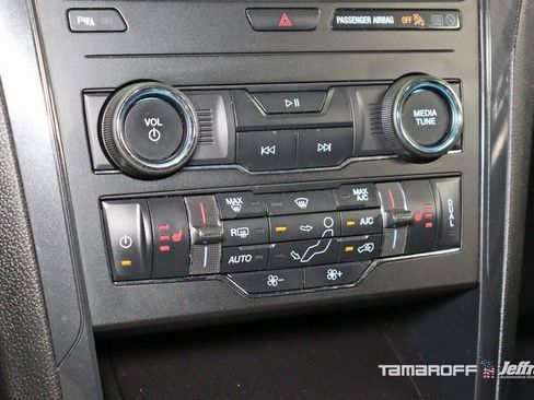 Used 2019 Ford Explorer XLT w/ Equipment Group 202A image 10