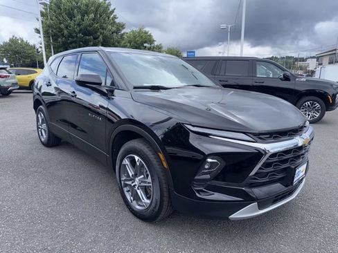 Used 2025 Chevrolet Blazer LT AWD/4WD image 7