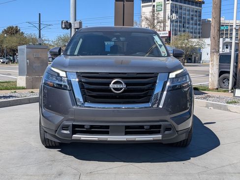 Used 2024 Nissan Pathfinder SL image 11