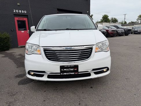 Used 2016 Chrysler Town & Country Touring FWD image 2