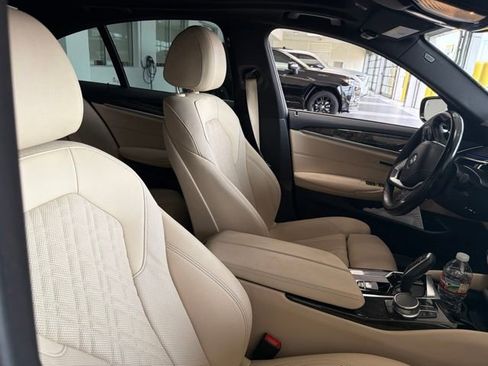 Used 2021 BMW 530i RWD image 7
