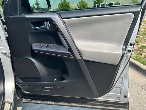 Used 2018 Toyota RAV4 XLE FWD image 29
