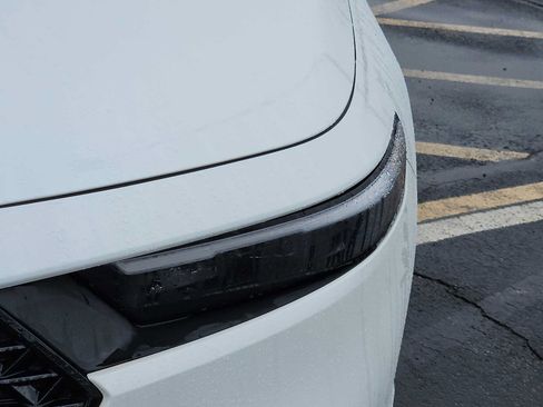 Certified 2023 Honda Accord LX image 9