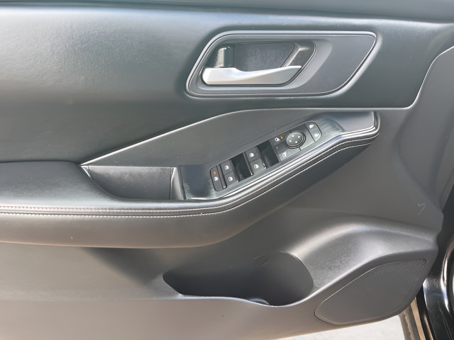 Used 2025 Nissan Rogue SV AWD/4WD image 14
