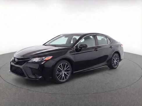 Used 2024 Toyota Camry SE FWD image 1