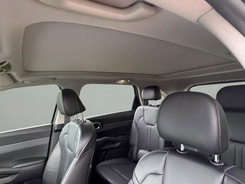 Used 2023 Kia Sorento S w/ Panoramic Sunroof Package FWD image 11