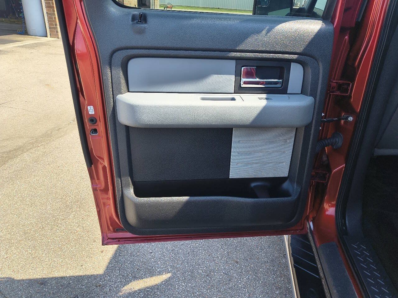 Used 2014 Ford F150 XLT w/ Equipment Group 302A Luxury AWD/4WD image 14