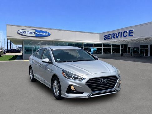 Used 2018 Hyundai Sonata SE FWD image 2