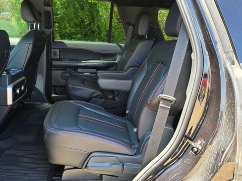 Used 2024 Ford Expedition Limited AWD/4WD image 14