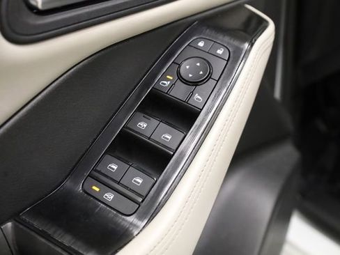 Used 2025 Nissan Rogue SV AWD/4WD image 18