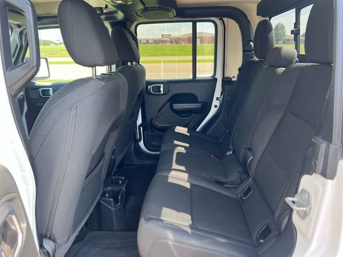 Used 2020 Jeep Gladiator Sport w/ Quick Order Package 24S AWD/4WD image 18