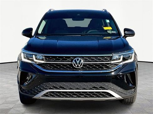 Used 2022 Volkswagen Taos SEL image 2