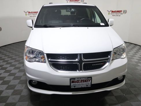 Used 2017 Dodge Grand Caravan SXT w/ Rear Park Assist Package image 26