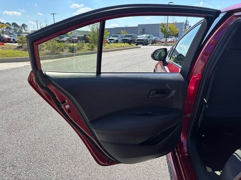 Used 2022 Toyota Corolla LE FWD image 48