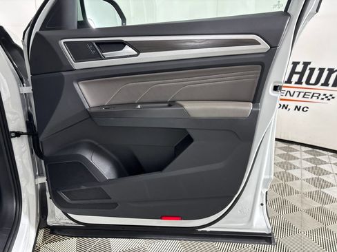 Used 2022 Volkswagen Atlas SE w/ Panoramic Sunroof Package FWD image 28