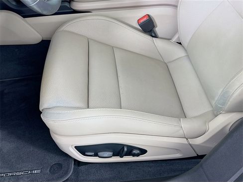 Used 2022 Porsche Taycan image 13