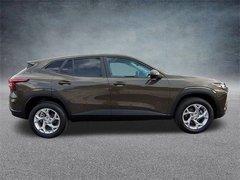 Certified 2024 Chevrolet Trax LS w/ LS Convenience Package image 10