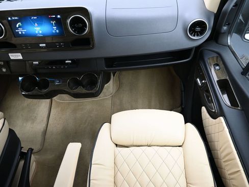 Used 2020 Mercedes-Benz Sprinter 2500 image 41
