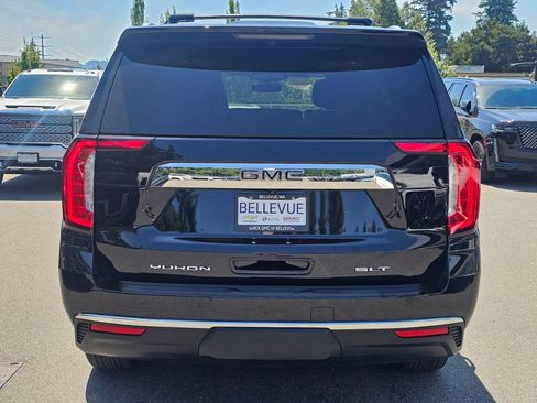 Used 2023 GMC Yukon SLT w/ SLT Premium Package AWD/4WD image 4