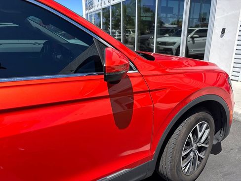 Used 2018 Volkswagen Tiguan SE w/ Panoramic Sunroof Package FWD image 10