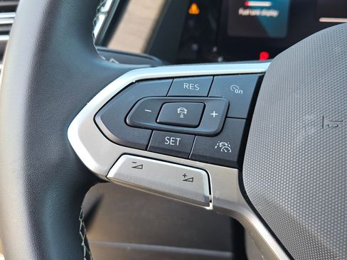 Used 2025 Volkswagen Atlas SE image 17