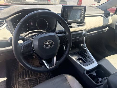 Used 2021 Toyota RAV4 XLE Premium FWD image 4