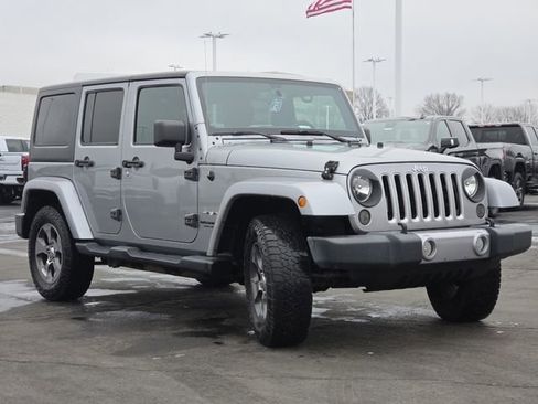 Used 2017 Jeep Wrangler Unlimited Sahara image 12