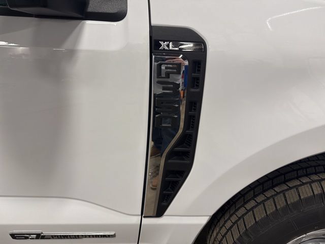 Used 2024 Ford F350 XL w/ XL Chrome Package RWD image 4