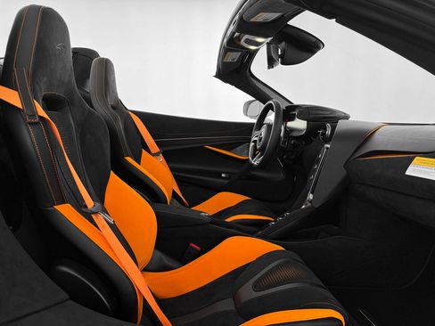 Used 2026 McLaren 750S Spider RWD image 24