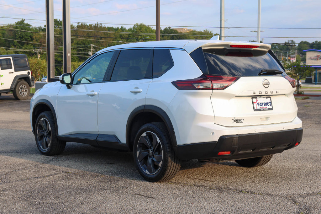 Used 2025 Nissan Rogue SV FWD image 5