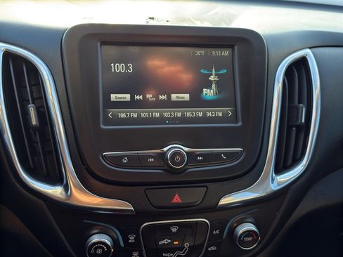 Used 2018 Chevrolet Equinox LT image 18