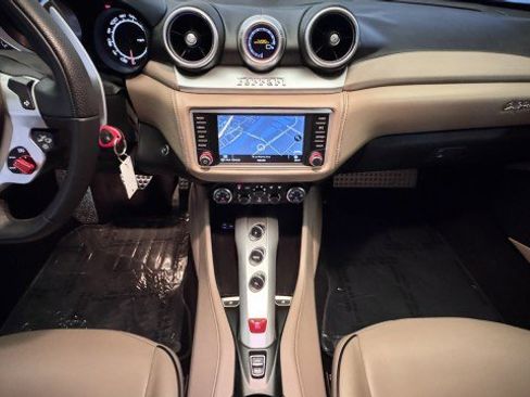 Used 2015 Ferrari California T RWD image 5