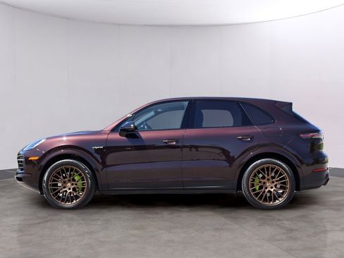 Used 2022 Porsche Cayenne Platinum Edition AWD/4WD image 2