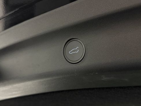 Used 2022 Tesla Model Y Performance AWD/4WD image 17
