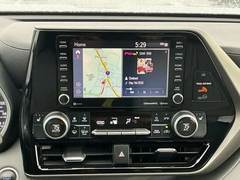 Used 2020 Toyota Highlander XLE AWD/4WD image 30