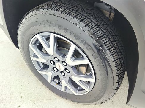 Used 2023 GMC Acadia SLT image 13