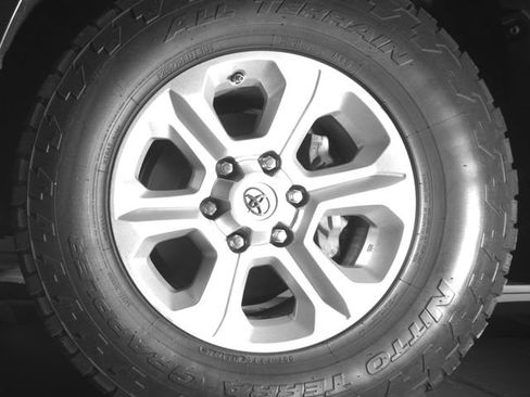 Used 2021 Toyota 4Runner SR5 AWD/4WD image 9