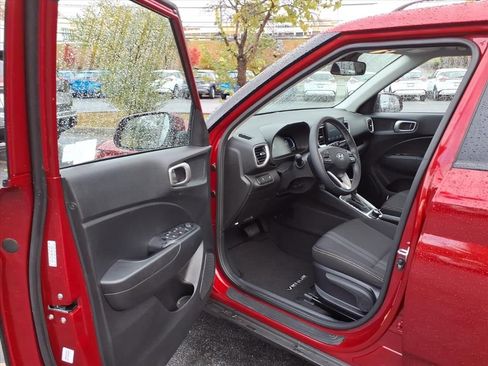 Used 2024 Hyundai Venue SEL image 12