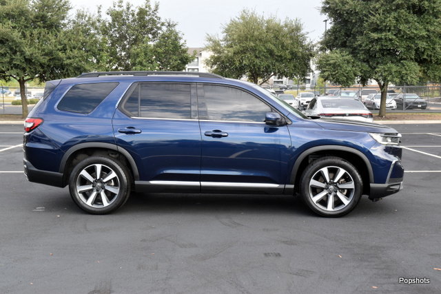 Used 2024 Honda Pilot Touring image 3