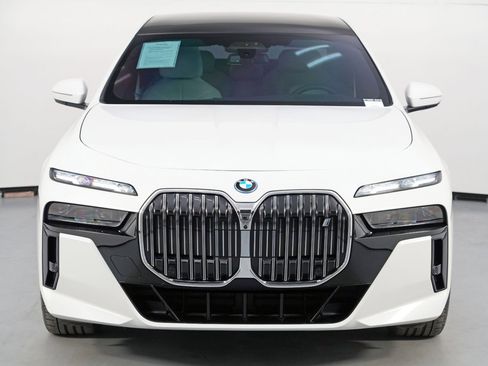 Used 2023 BMW i7 xDrive60 w/ Executive Package 2 image 62