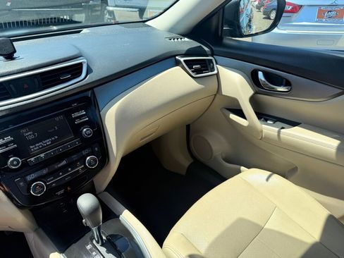 Used 2016 Nissan Rogue SV FWD image 13