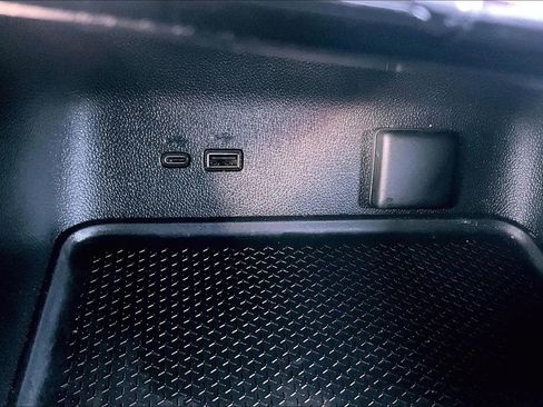 Used 2024 Chevrolet Traverse LS image 15