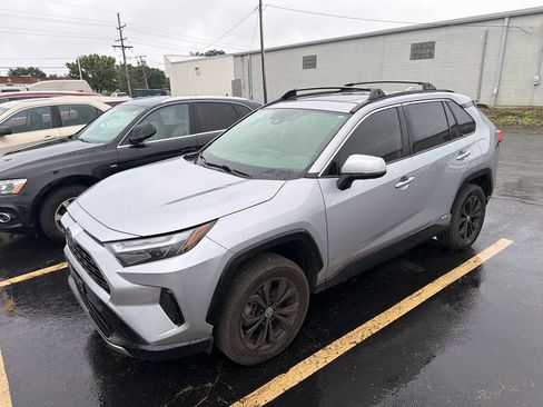 Used 2022 Toyota RAV4 SE w/ Convenience Package AWD/4WD image 9