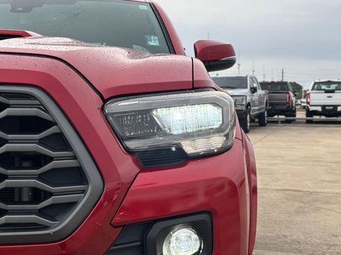 Used 2020 Toyota Tacoma TRD Sport image 10