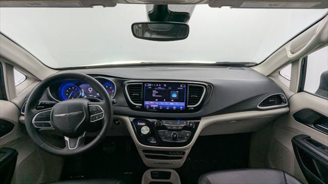 Used 2023 Chrysler Pacifica Touring-L FWD image 24