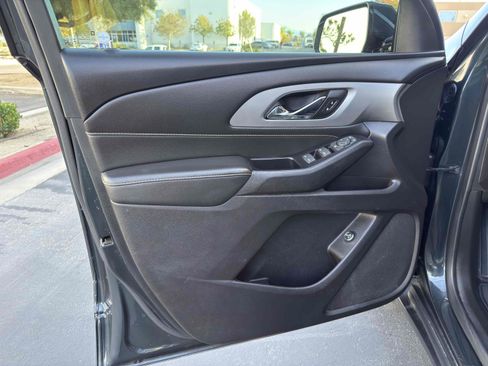 Used 2019 Chevrolet Traverse LT w/ LPO, Floor Liner Package FWD image 33