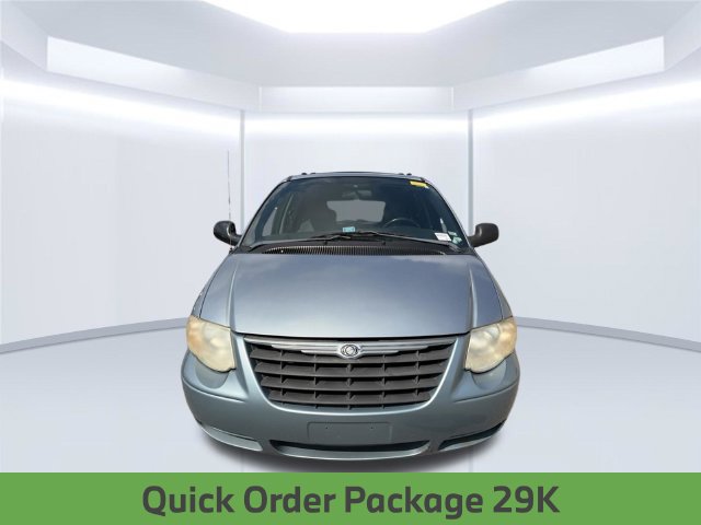 Used 2005 Chrysler Town & Country Touring FWD image 2