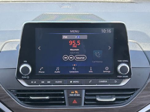 Used 2024 Nissan Altima 2.5 SV FWD image 18