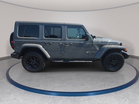 Used 2018 Jeep Wrangler Unlimited Sahara w/ Quick Order Package 24M Moab AWD/4WD image 4