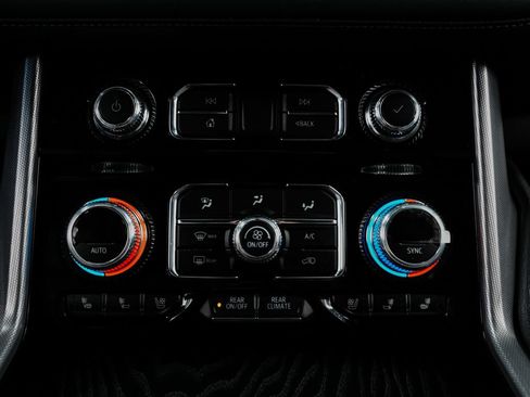 Used 2022 GMC Yukon XL Denali AWD/4WD image 18